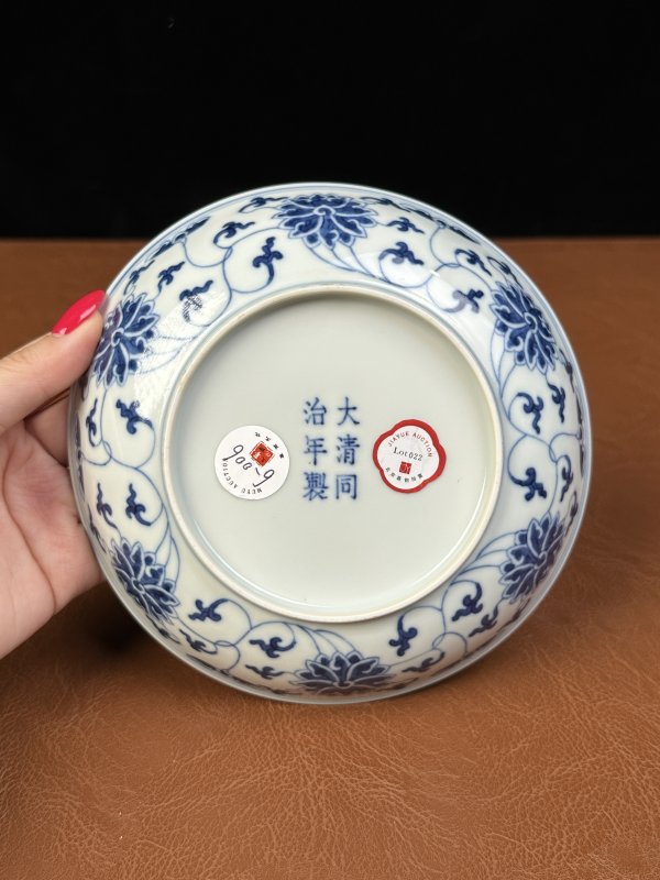 清同治 青花缠枝莲纹盘 - 图10