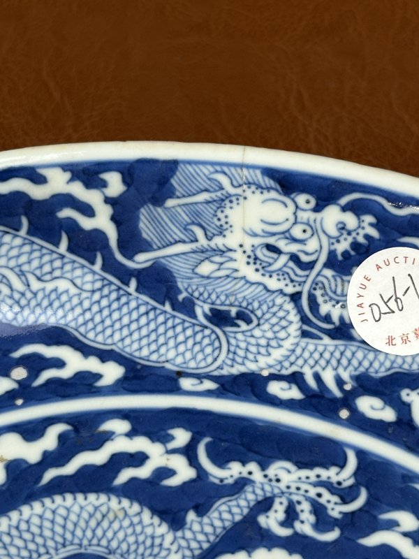 清乾隆 青花留白云龙纹大盘 - 图16