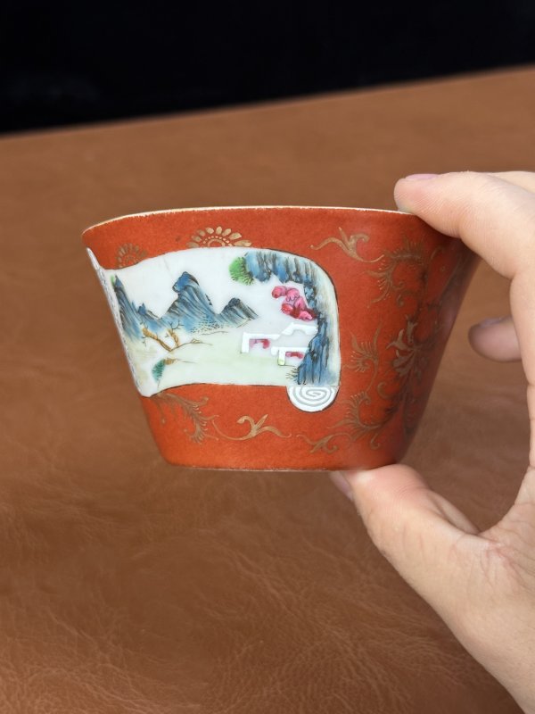 清乾隆 珊瑚红描金开窗马蹄杯 - 图8