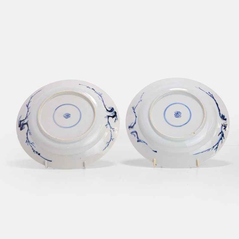 清康熙 青花八骏图盘 一对 | A pair of Chinese blue and white dishes Kangxi (1662-1722), each of circular form