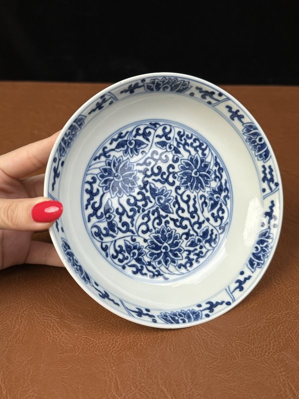 清同治 青花缠枝莲纹盘 - 图4