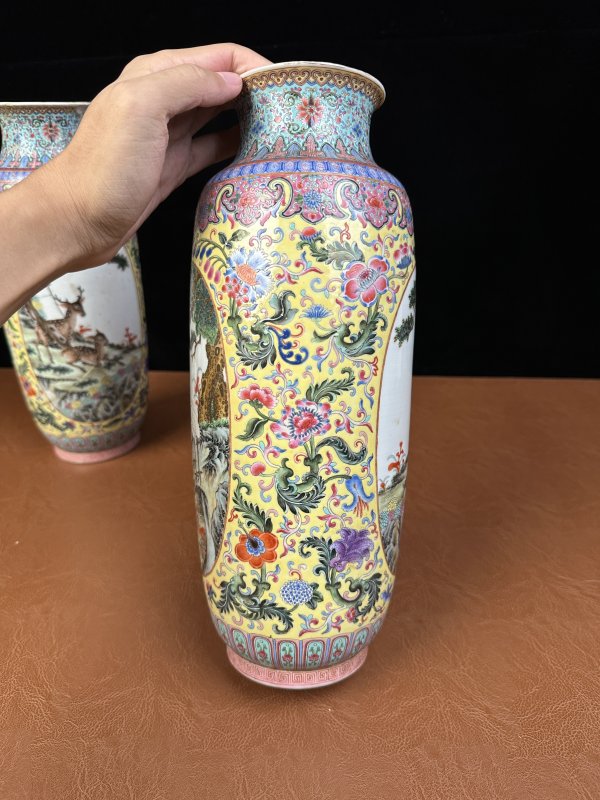 民国 洋彩锦地开光鹿鹤同春瓶一对 - 图6