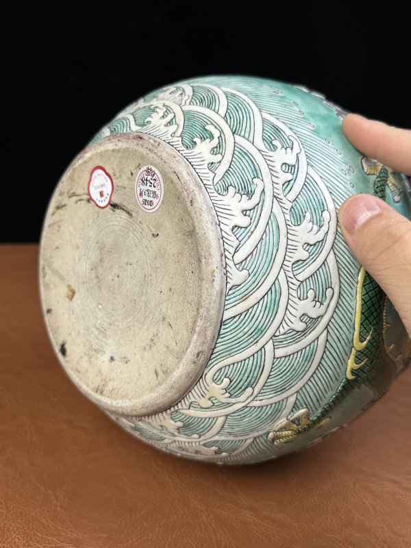 清晚期  素三彩贴塑云龙纹蒜头瓶 - 图14