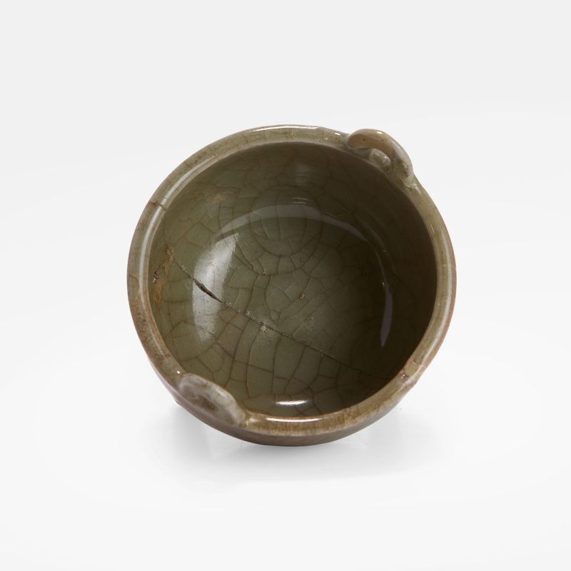 南宋或更晚 龙泉青釉三足香炉 | A Chinese Longquan celadon incense burner Southern Song or later, the globular body supported on three tall spreading feet - 图1