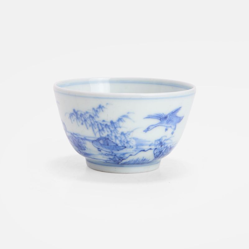 清十八世纪 青花芦雁纹杯 《大清雍正年制》青花楷书款 | A Chinese blue and white teacup 18th century, the rounded sides rising from a circular foot - 图3