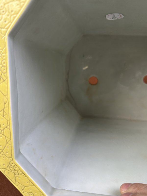 清光绪 黄釉暗刻花卉纹八方花盆 - 图7