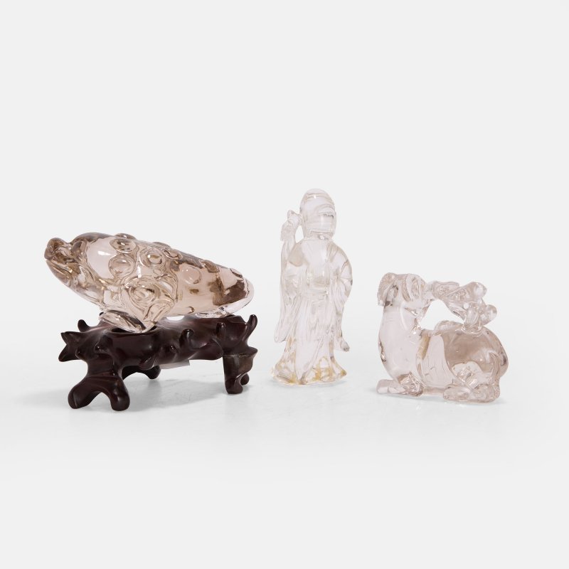 民国 水晶雕摆件 一组三件 | Three Chinese rock crystal carvings Republic period (1912-1949), comprising:
a recumbent ram