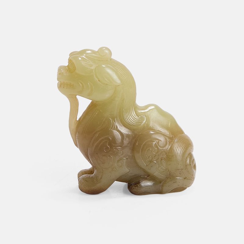 明 黄玉麒麟把件 | A Chinese jade carving Ming dynasty (1368-1644), of a qilin - 图2