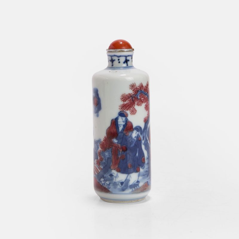清晚期 青花釉里红人物故事图鼻烟壶 | A Chinese copper-red and underglaze-blue snuff bottle late Qing dynasty, of cylindrical form - 图2