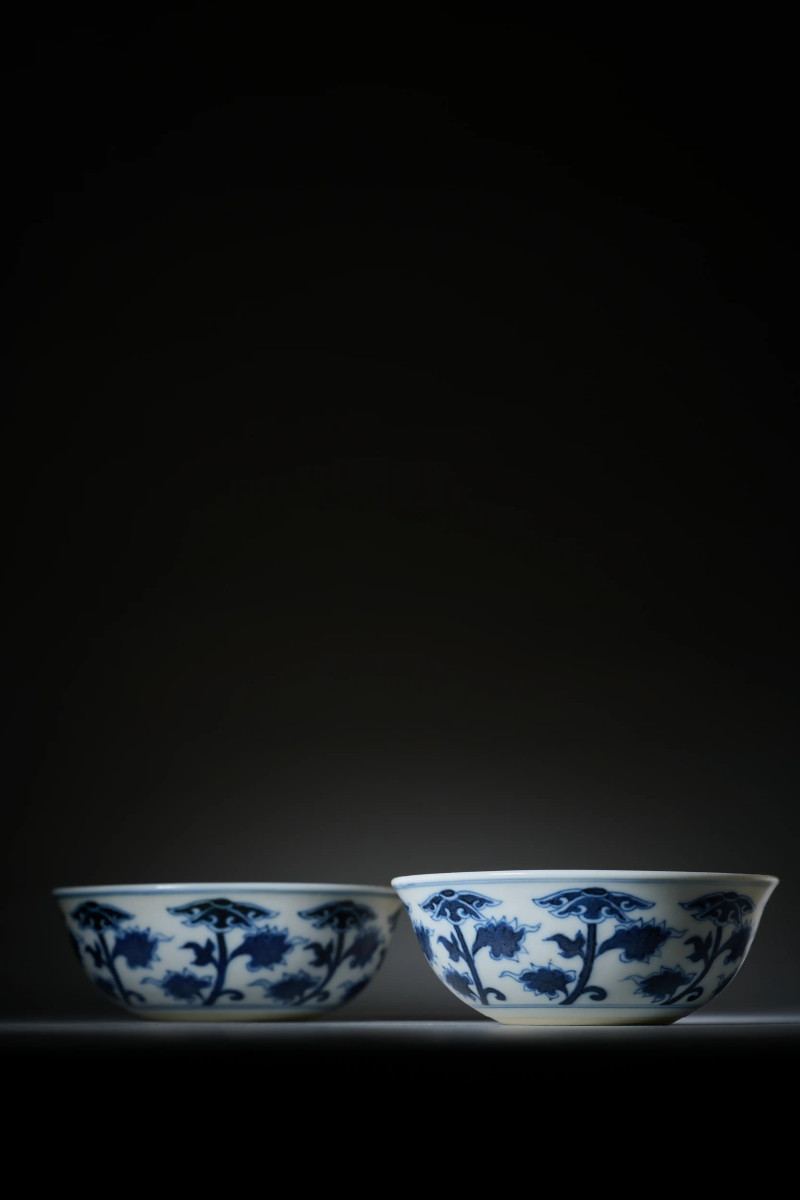 清宣统 青花缠枝花卉纹卧足杯一对 - 图4
