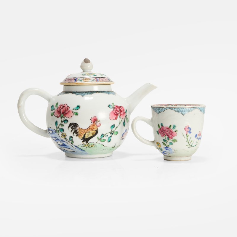 清乾隆 粉彩功名富贵图茶壶及茶杯 | A Chinese famille rose teapot and teacup Qianlong (1736-1795), the teapot of globular form - 图2