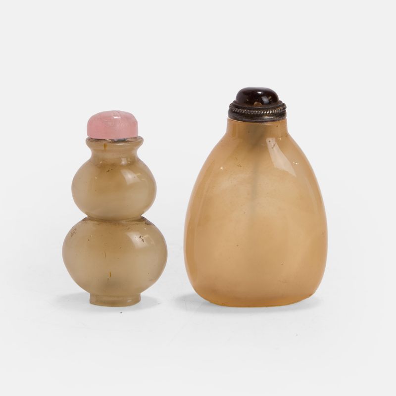 清晚期 光素石英刻鼻烟壶 一组两件 | Two Chinese quartz snuff bottles late Qing dynasty, both well-hollowed and plain