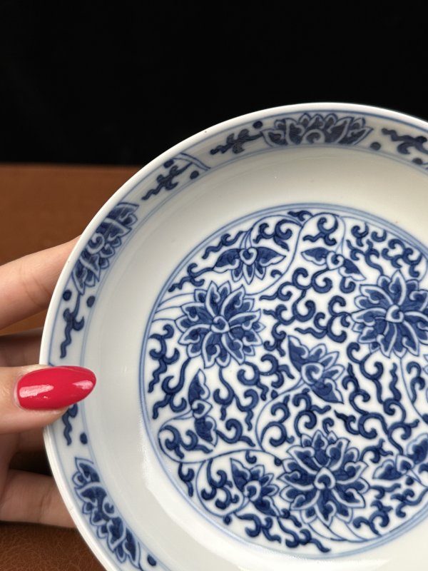 清同治 青花缠枝莲纹盘 - 图6