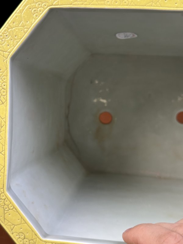 清光绪 黄釉暗刻花卉纹八方花盆 - 图8