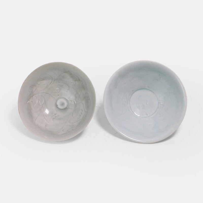 南宋 青白釉划花碗 一组两件 | Two Chinese qingbai-glazed bowls Southern Song dynasty (1127-1279), each conical body rising from a circular foot - 图3