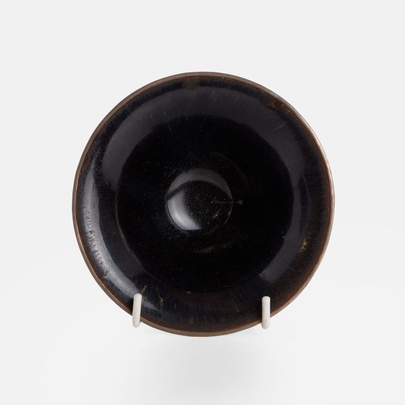 南宋 建窑兔毫茶盏 | A Chinese Jian ware tea bowl Southern Song dynasty (1127-1279), the conical body rising from a circular foot to an everted rim mounted with silver - 图1