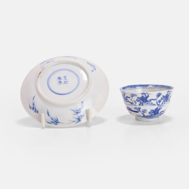 清康熙 青花狩猎图茶杯及碟 | A Chinese blue and white teacup and saucer Kangxi (1662-1722), each of circular form