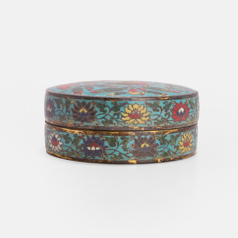 明(可能) 铜胎掐丝珐琅石榴纹盖盒 | A Chinese cloisonné box and cover probably Ming dynasty (1368-1644), of circular form - 图3
