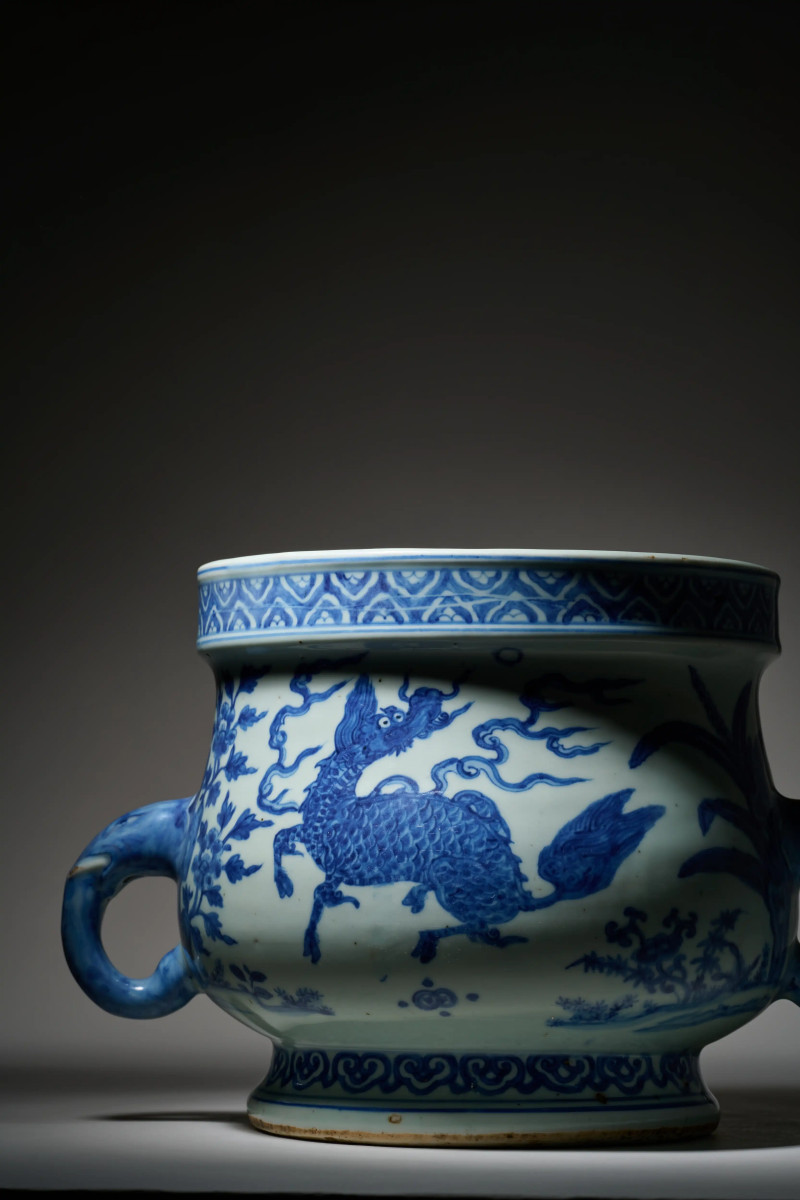 明嘉靖  青花仙瑞麒麟纹双象耳炉 - 图4