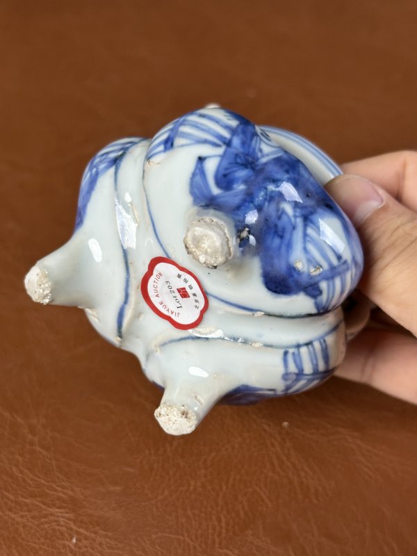 明万历 青花高士图朝冠耳三足炉 - 图12