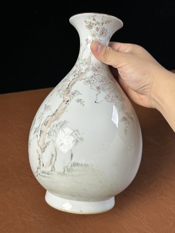 清晚期 浅绛彩人物侍女图玉壶春瓶 - 图7