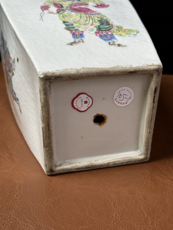 清道光 粉彩无双谱人物四方瓶一对 - 图15