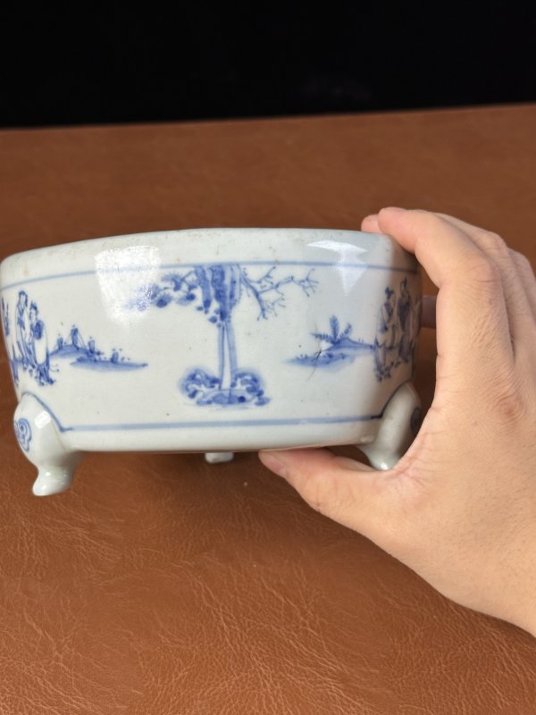 明成化 青花神仙人物三足香炉 - 图7