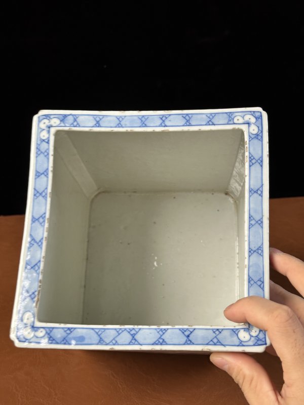 清道光 青花四爱图四方笔筒 - 图9