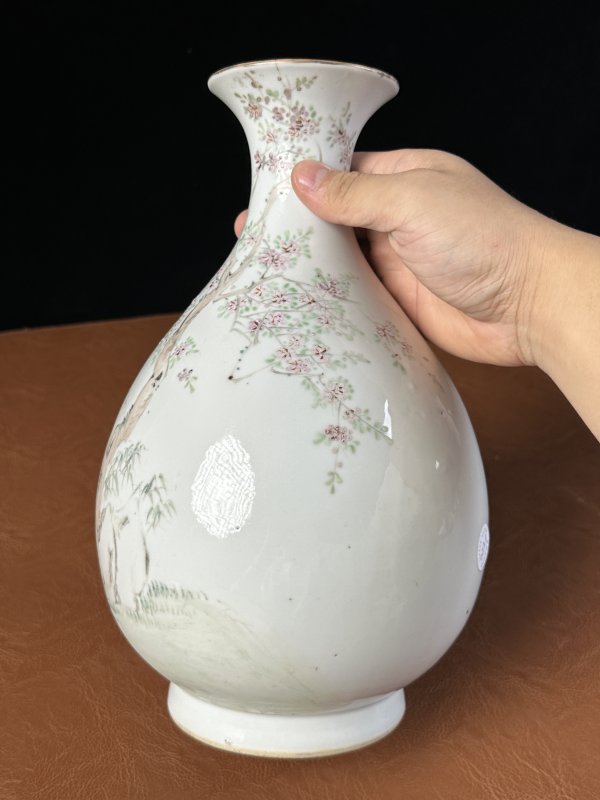 清晚期 浅绛彩人物侍女图玉壶春瓶 - 图8