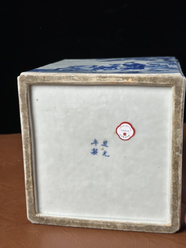 清道光 青花四爱图四方笔筒 - 图10
