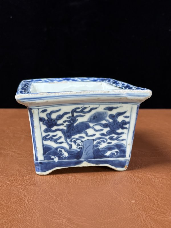 明嘉靖 青花麒麟纹花盆 - 图5