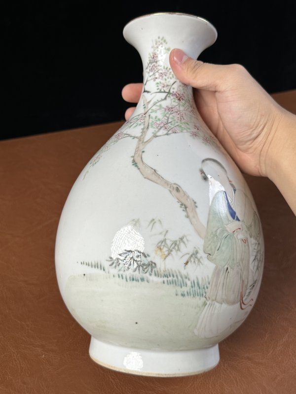 清晚期 浅绛彩人物侍女图玉壶春瓶 - 图9