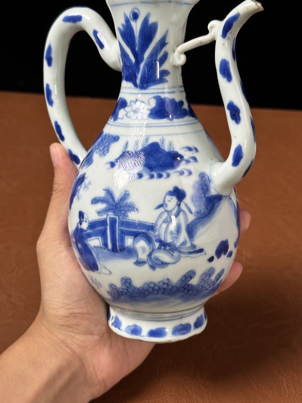 明崇祯 青花人物执壶一对 - 图4