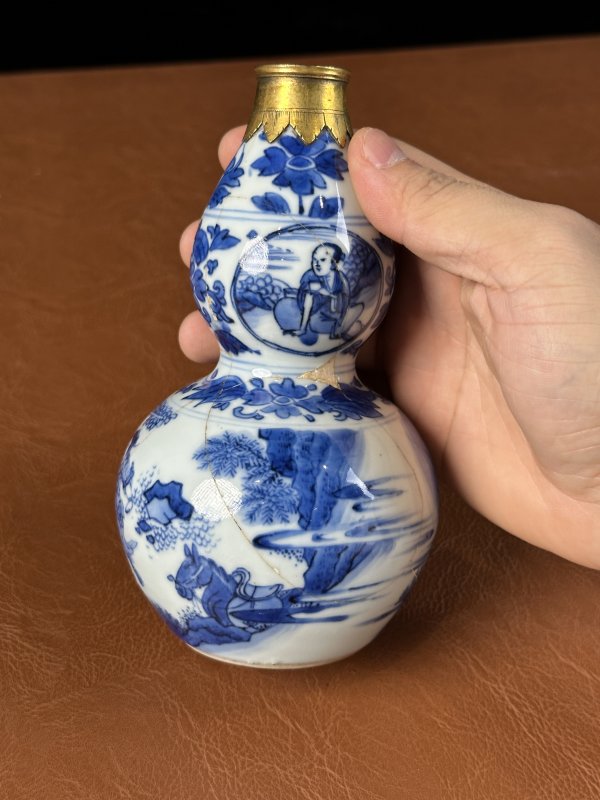 明崇祯 青花人物葫芦瓶 - 图3