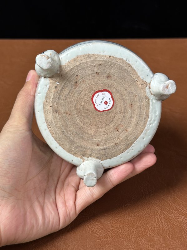 明中期 青花人物三足炉 - 图11