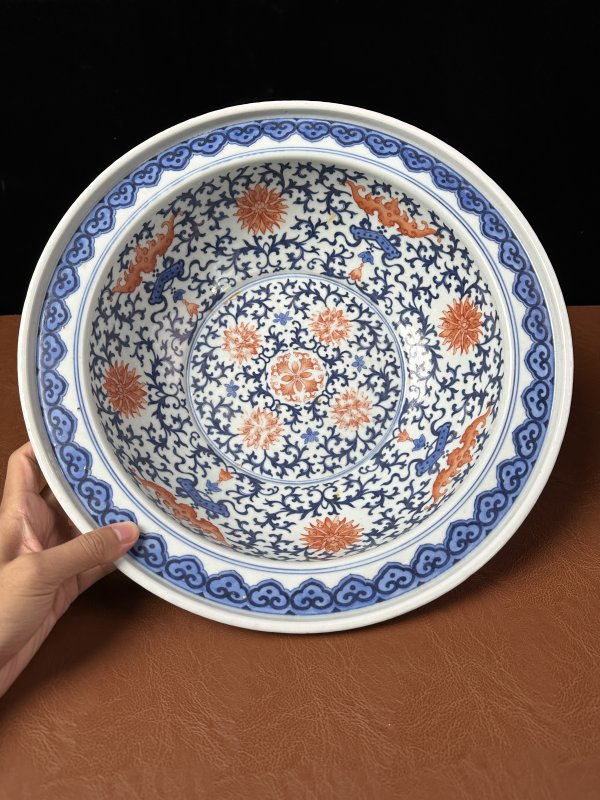 清中期 青花矾红缠枝花卉纹折沿洗 - 图3