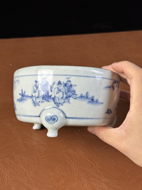 明成化 青花神仙人物三足香炉 - 图10