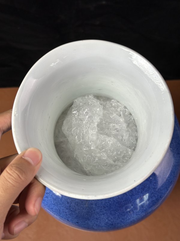 清康熙 洒蓝开窗青花人物棒槌瓶 - 图7