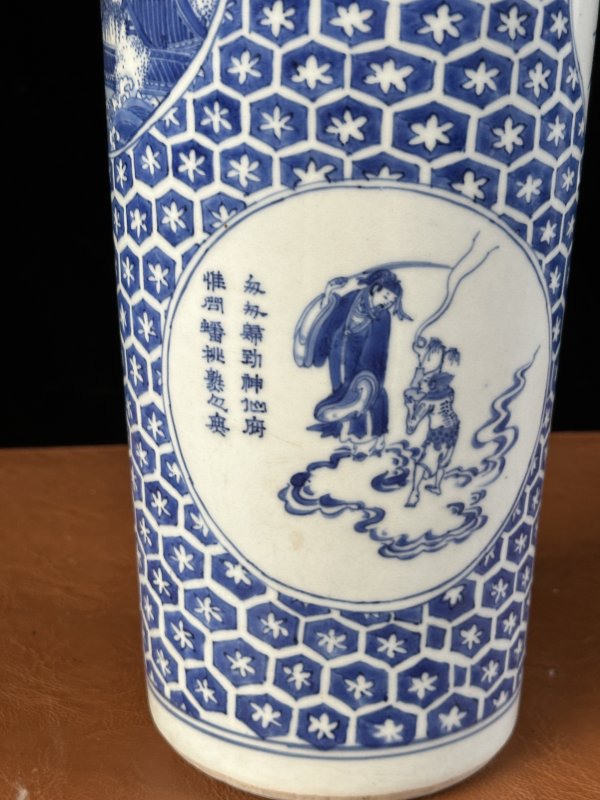 明崇祯 青花锦地开窗人物诗文筒瓶 - 图8