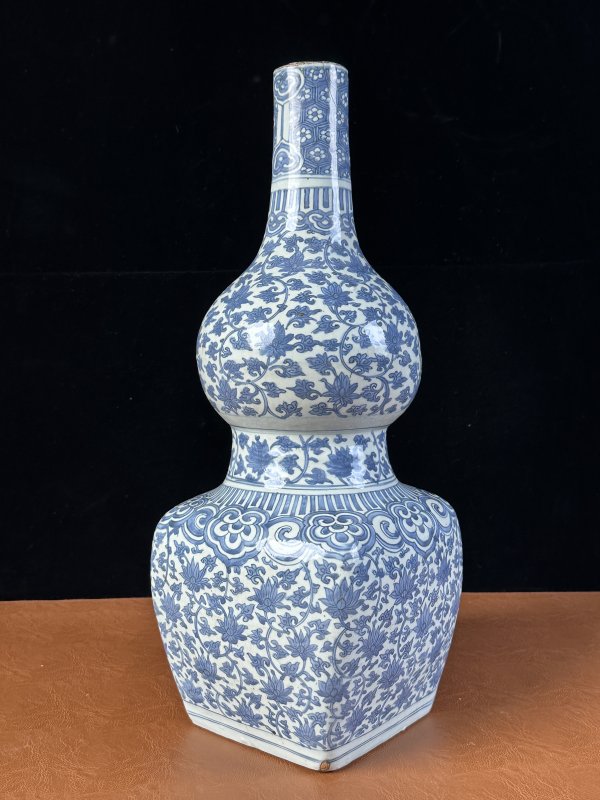 明万历 青花缠枝莲纹葫芦瓶 - 图4