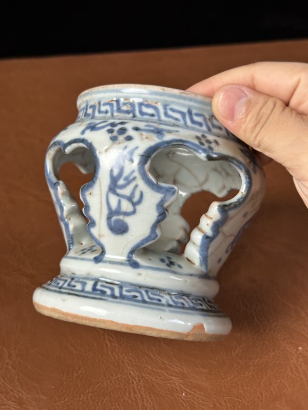 明正德 青花铜钱纹器座 - 图7