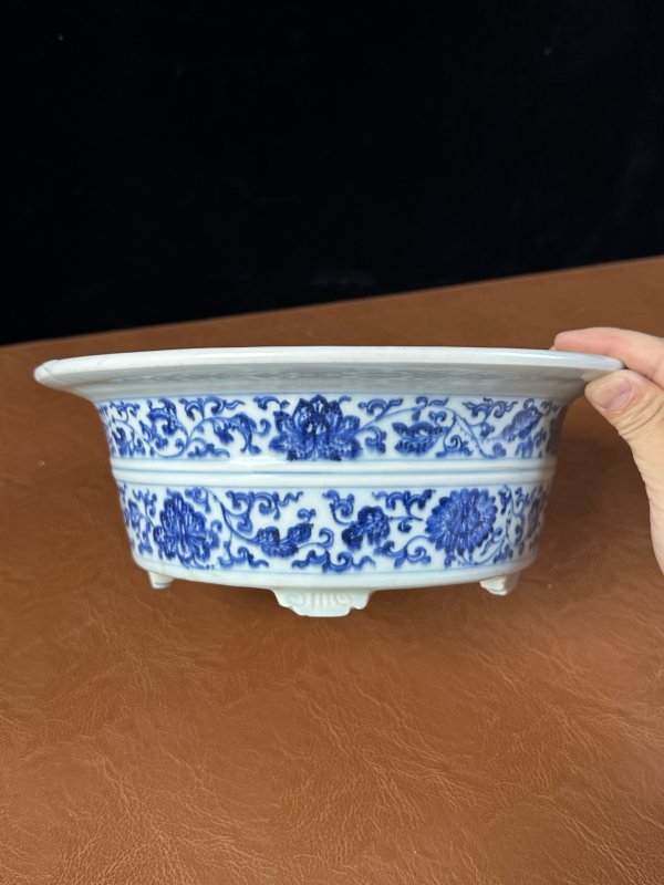 清雍正 青花缠枝花卉纹花盆 - 图4