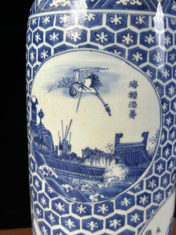 明崇祯 青花锦地开窗人物诗文筒瓶 - 图9