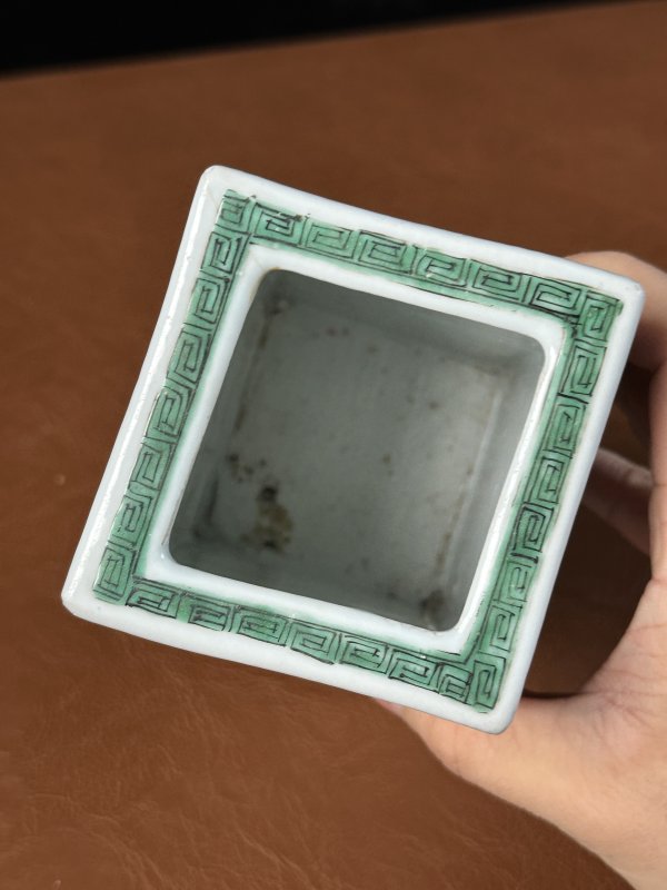 清雍正 粉彩仙鹤旭日四方笔筒 - 图11