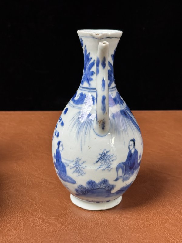 明崇祯 青花人物执壶一对 - 图11