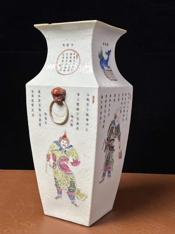 清道光 粉彩无双谱人物四方瓶一对 - 图12