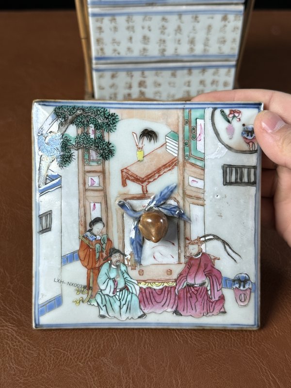 清中期 粉彩诗文三节盖盒 - 图3