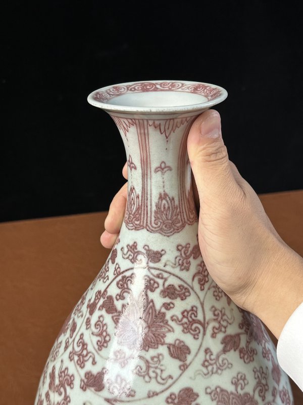 明 釉里红缠枝牡丹花卉纹玉壶春瓶 - 图16