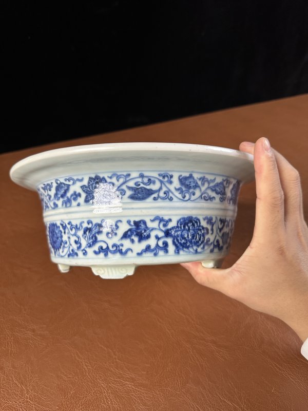 清雍正 青花缠枝花卉纹花盆 - 图6