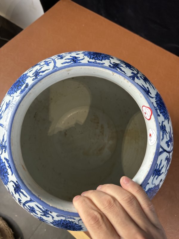 明万历 青花缠枝花卉纹大罐 - 图9